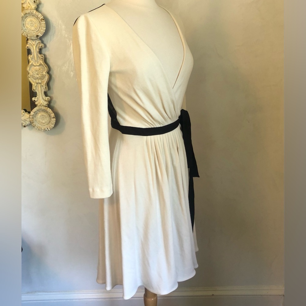 Diane Von Furstenberg Ivory Wool seduction wrap Dress w/Black Lace back size 4 - Picture 4 of 17